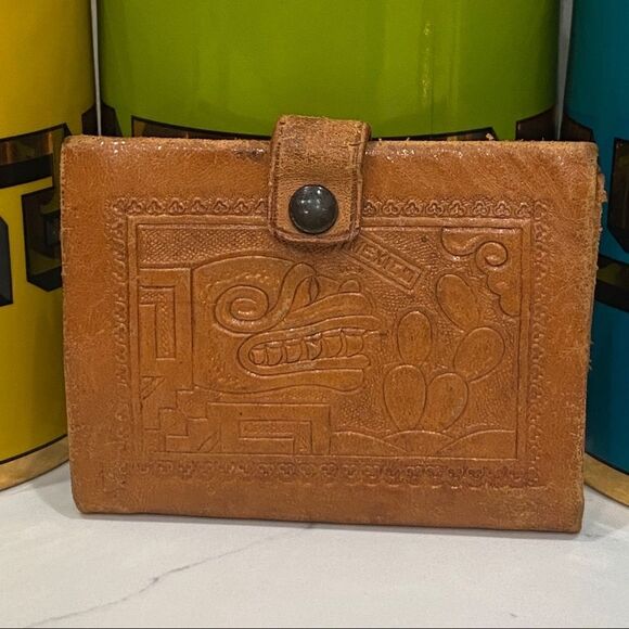 ⭐️VINTAGE  Embossed Tan Leather Wallet Mexico - Picture 3 of 7